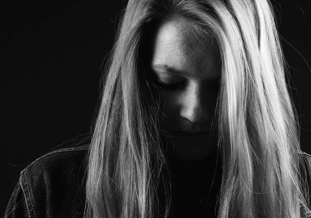 girl-sadness-dark-46508